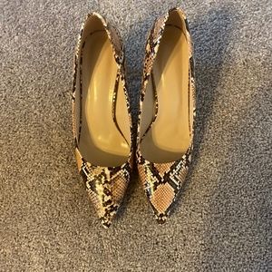 SHEIN Snake Skin Pumps
